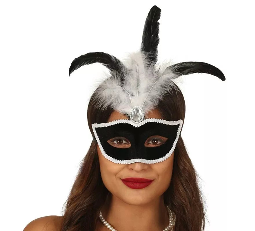 Translation missing: pt-PT.Antifaz de Terciopelo Negro con Plumas
