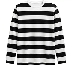 Camiseta masculina listrada em preto e branco com estampa de mímico ou prisioneiro