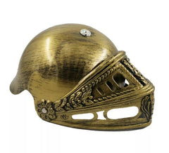 Capacete de cavaleiro dourado com grade