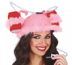 Capacete de penas rosa com bebidas