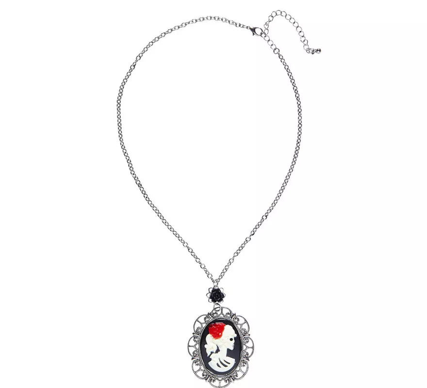 Collar con Medallón de Calavera y Rosa Negra