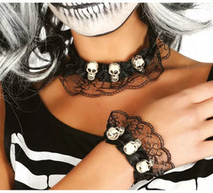 Gargantilha e pulseira de caveiras