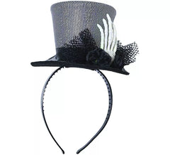 Tiara com chapéu e mão de esqueleto