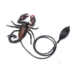 Escorpião Saltador com botão 14x20 cm