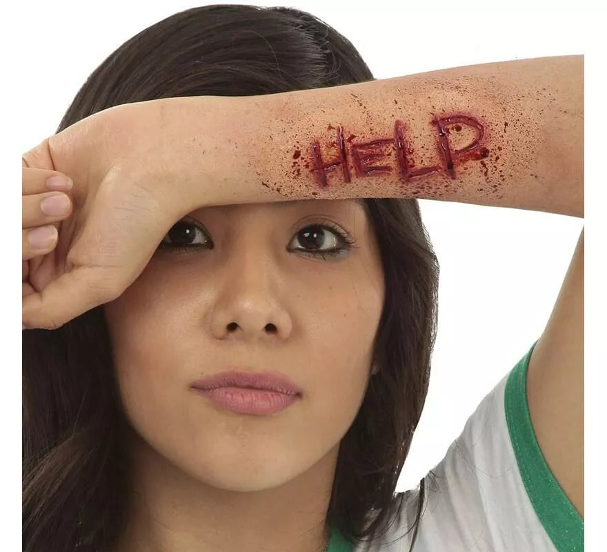 Maquillaje FXs de Letras Help Ayuda