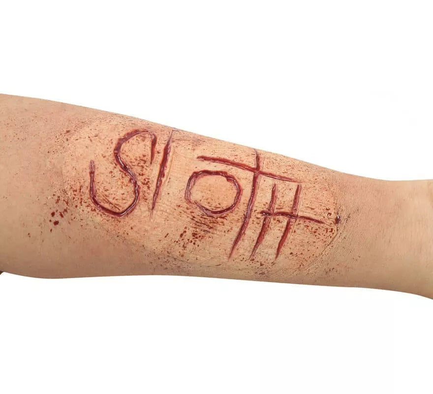 Translation missing: pt-PT.Maquillaje FXs de Letras Sloth Pereza
