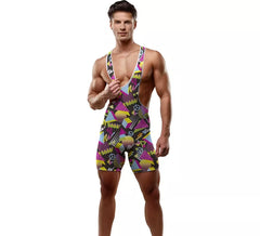 Macacão masculino com estampa dos anos 80