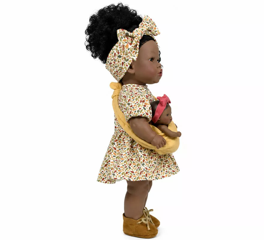 Muñeca Alika con Bebé y Vestido Botánico de 40 cm