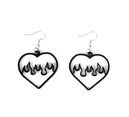 Pendientes de Corazones negros en llamas