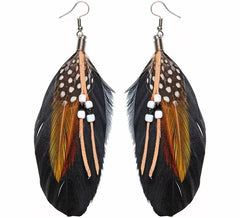 Brincos indianos com penas e pérolas