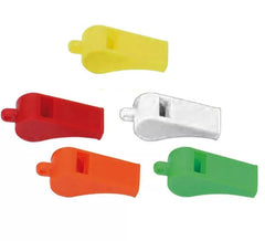 Apito de plástico de cores variadas. Preço por unidade.