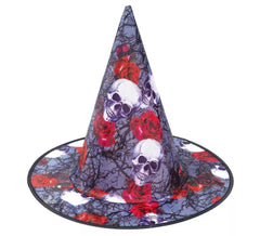 Chapéu de bruxa com estampa de caveiras e rosas cinza